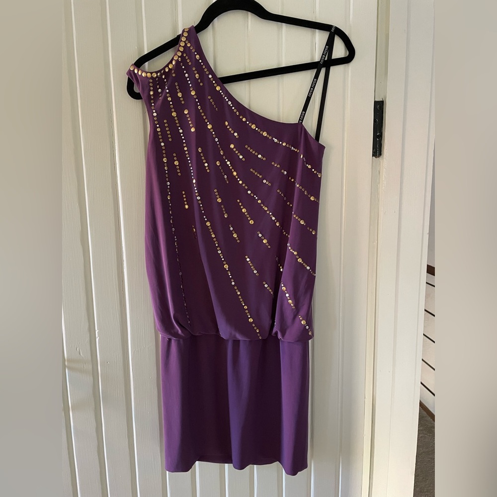 Bisou Bisou one shoulder cut out dress w/decorative metal Size Small 💜💜💜💜